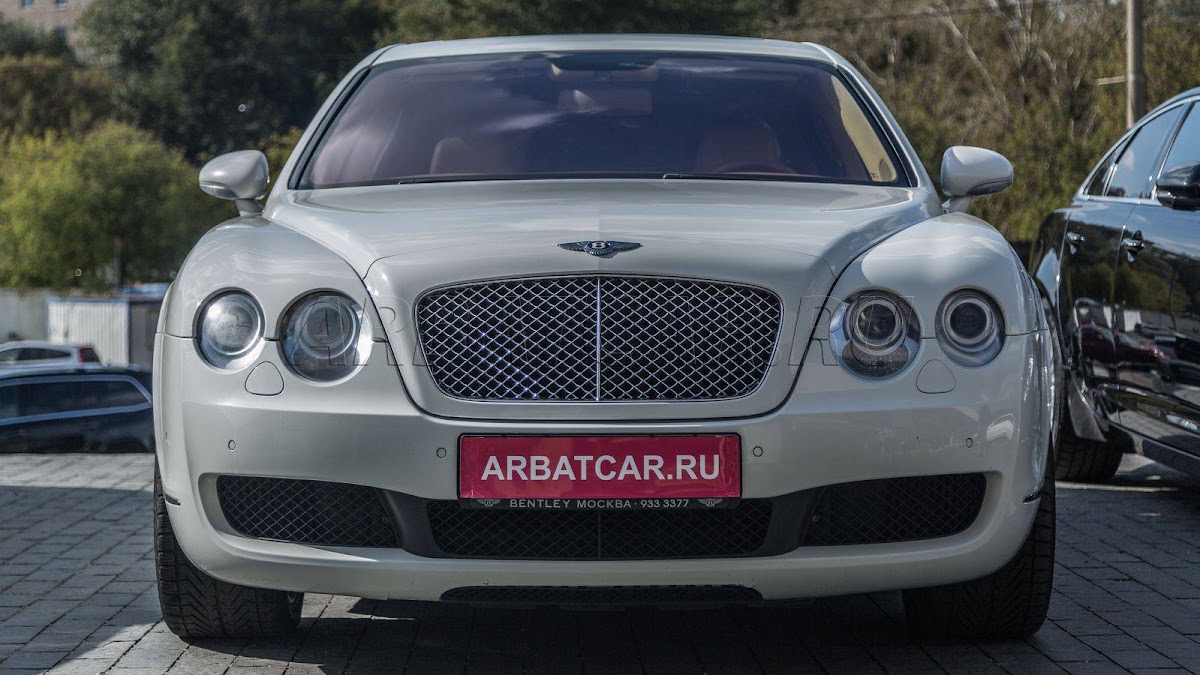 2. Bentley Continental Flying Spur — кадр 2 из 5