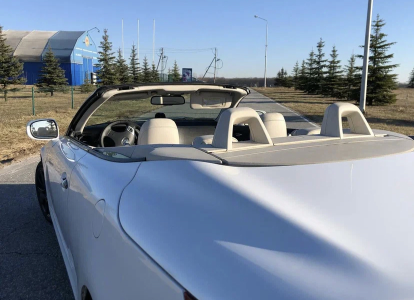 Lexus is250c WHITE
