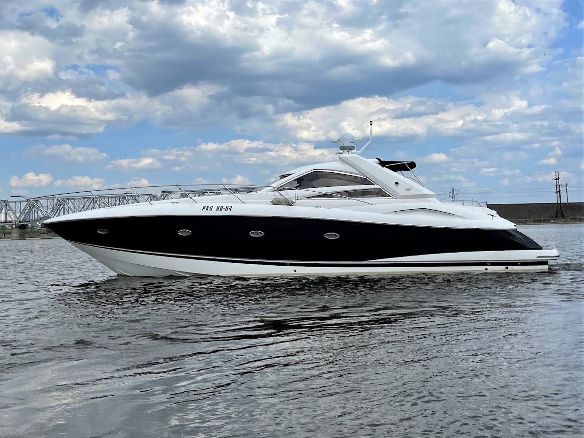 Яхта "Sunseeker Portofino 53"