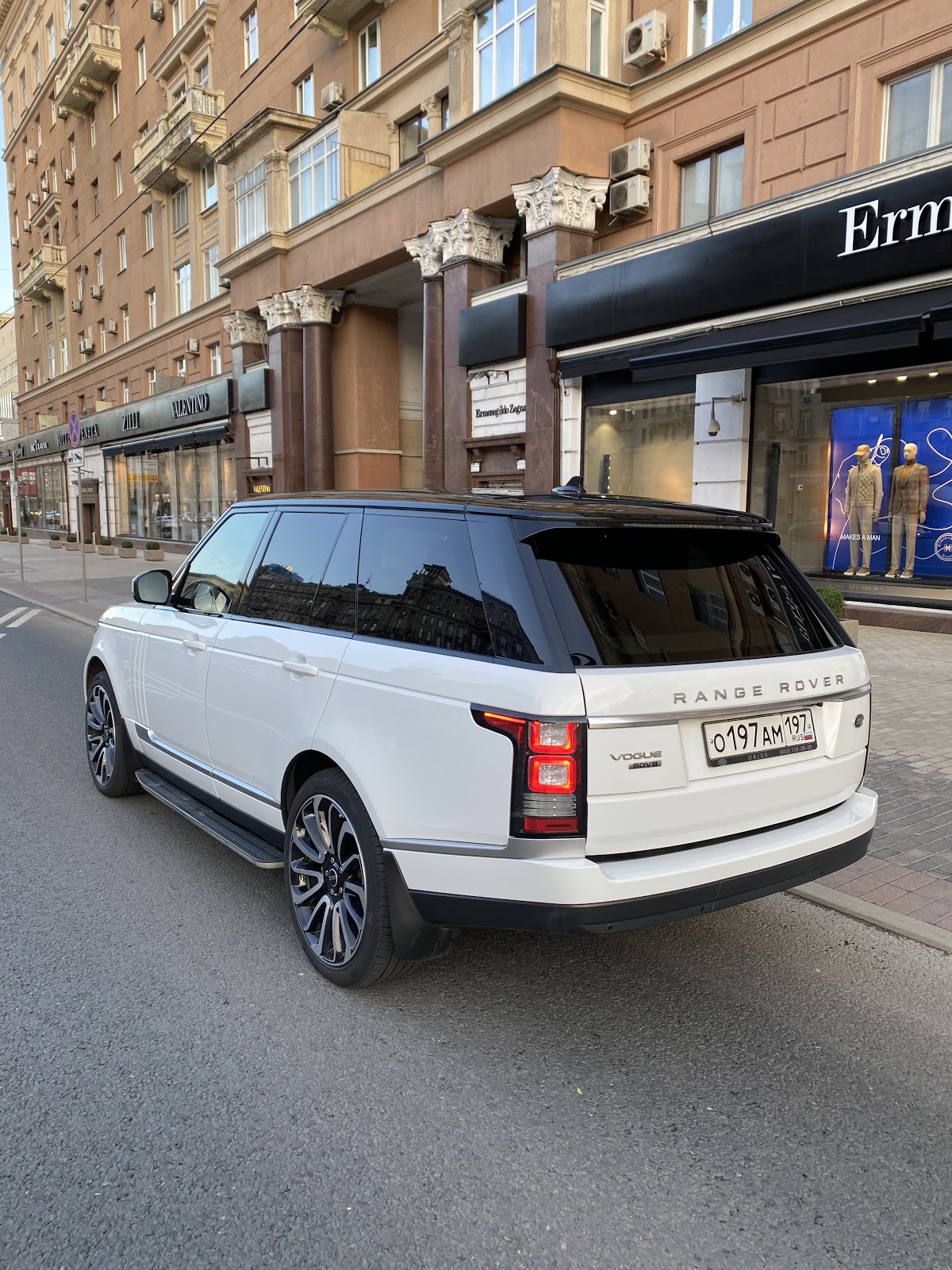Белый Range Rover Vogue