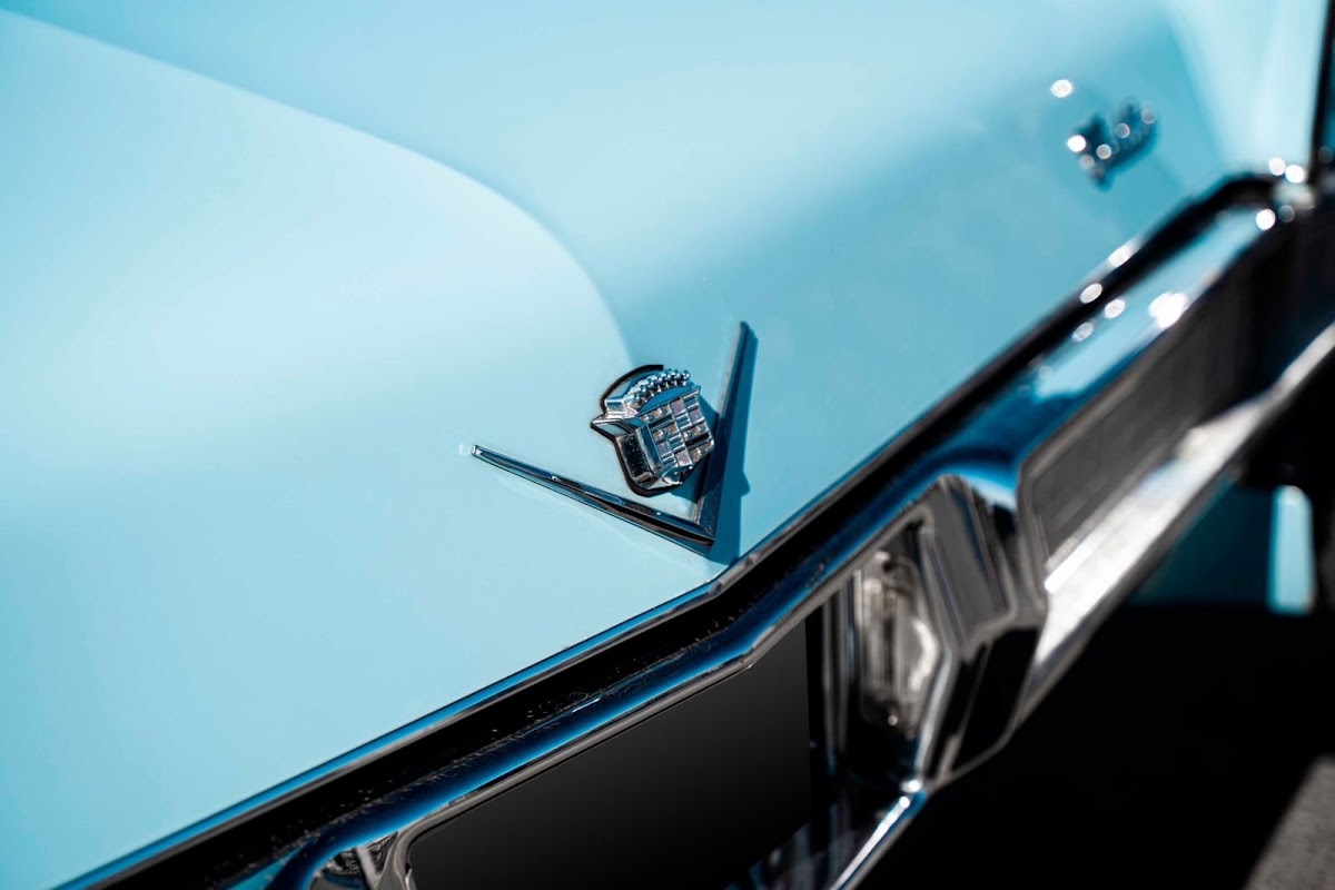 Cadillac De Ville (blue)