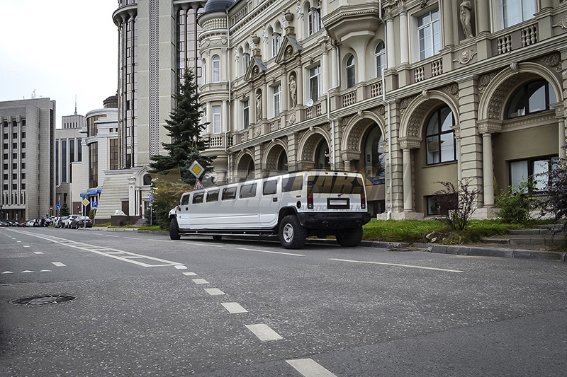 Hummer H2 Sweety (24 места)