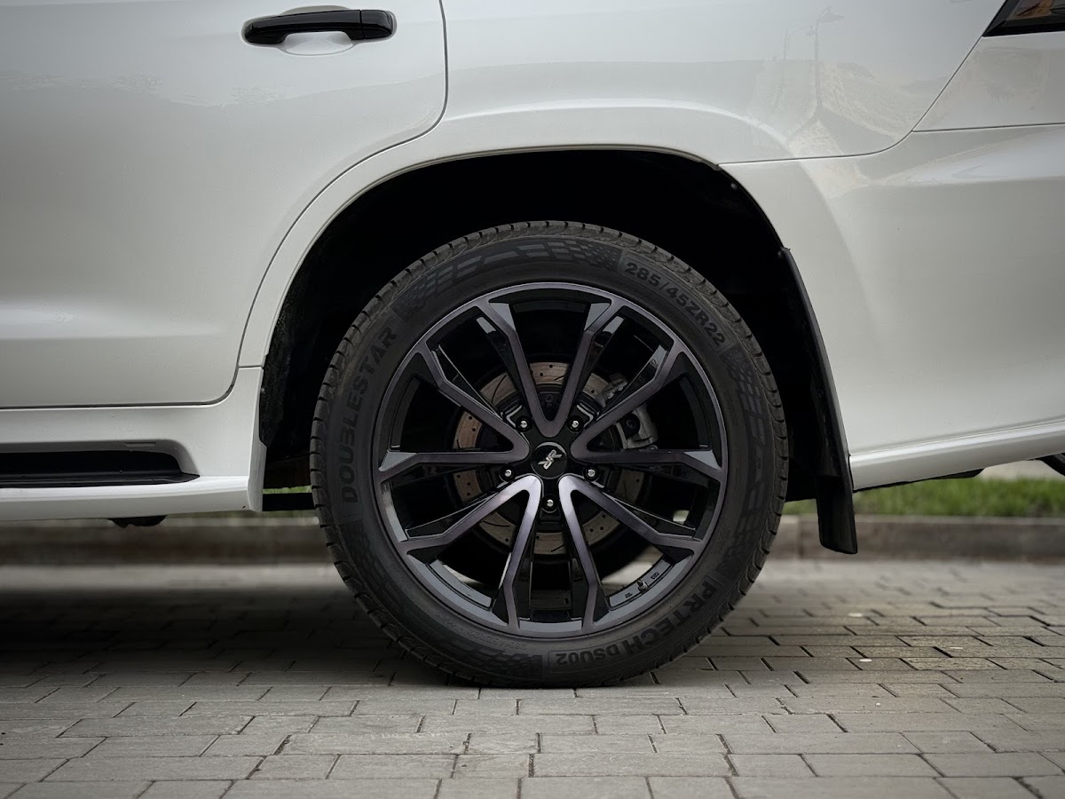 Lexus LX570