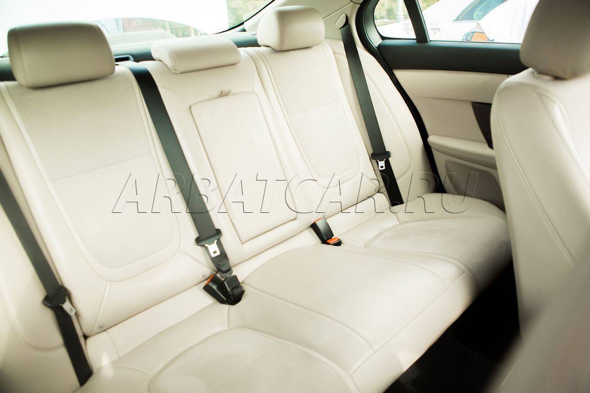 Jaguar XF белый со светлым салоном — кадр 5 из 8
