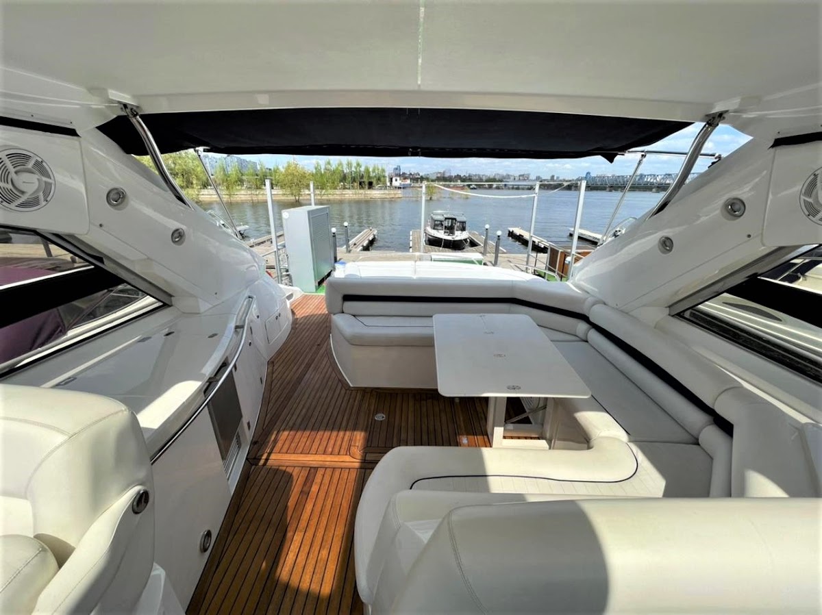 Яхта "Sunseeker Portofino 53"