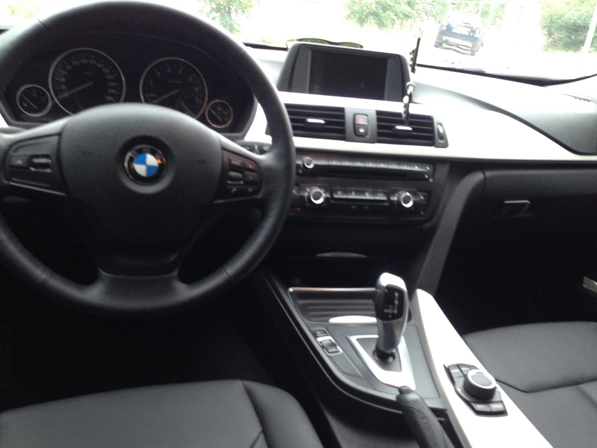 BMW 320i — кадр 5 из 5