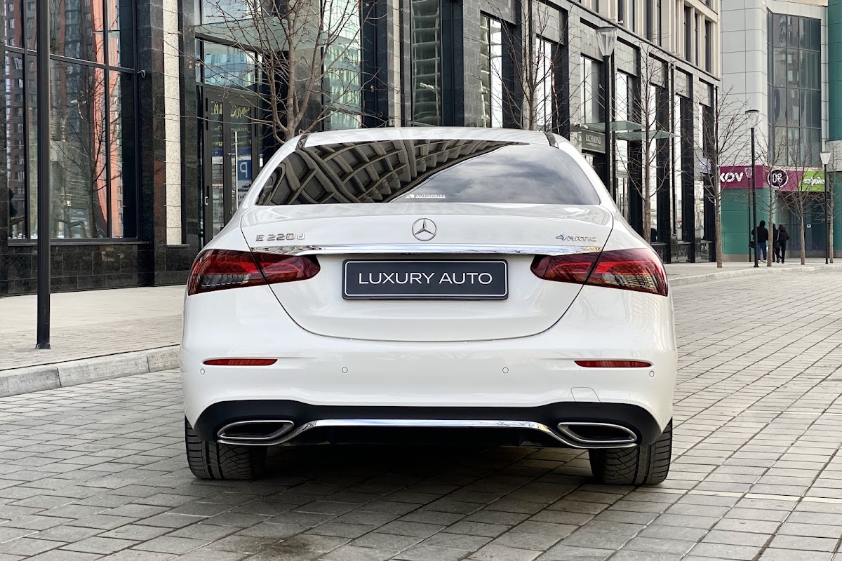 Mercedes Benz E class — кадр 4 из 18