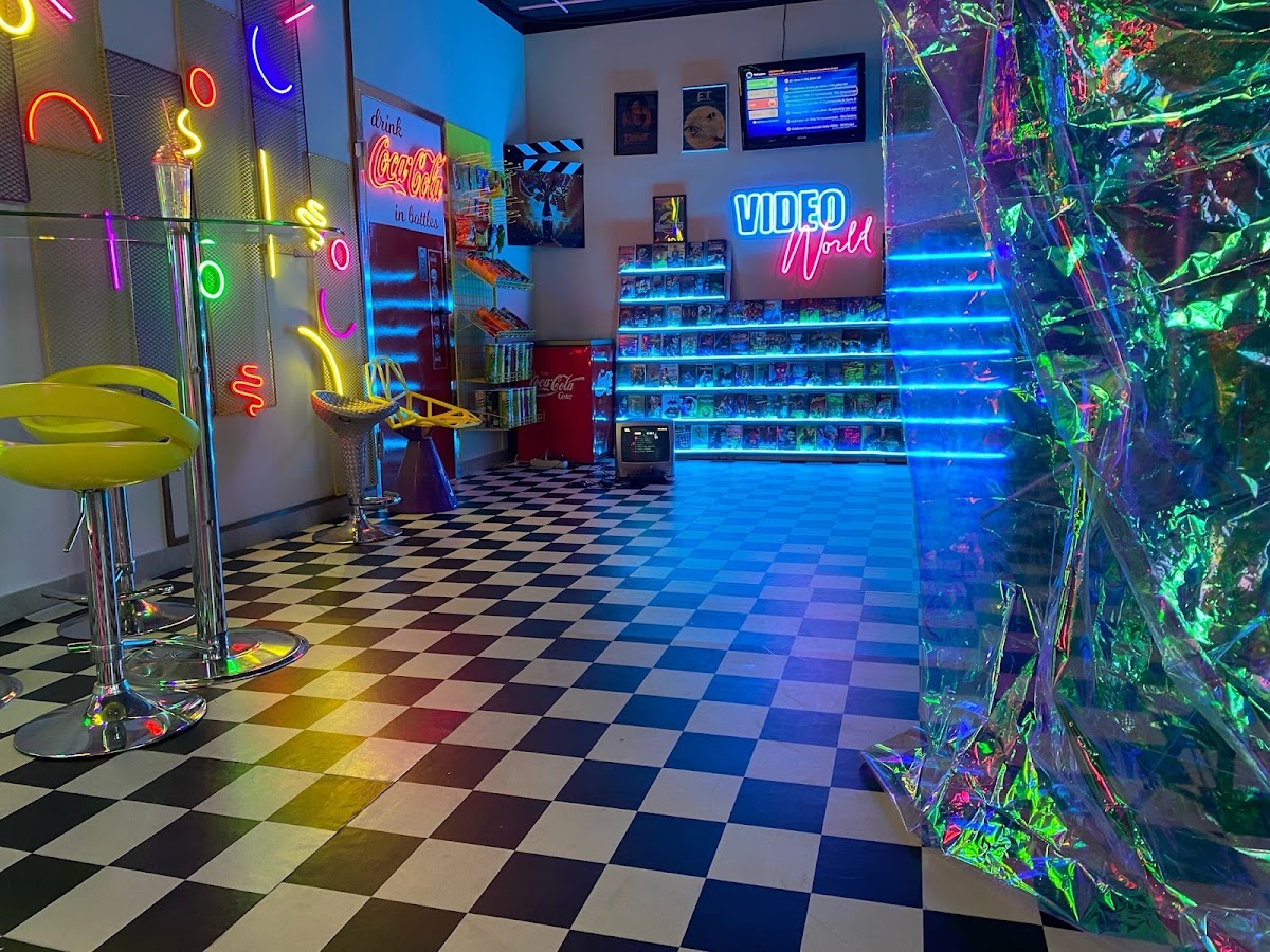NeonСast
