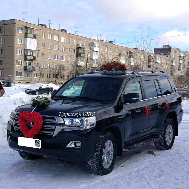 Тойота Ленд Крузер 200 — кадр 2 из 6