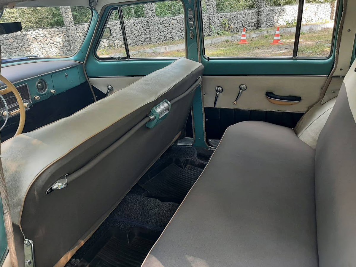 ГАЗ 22В универсал