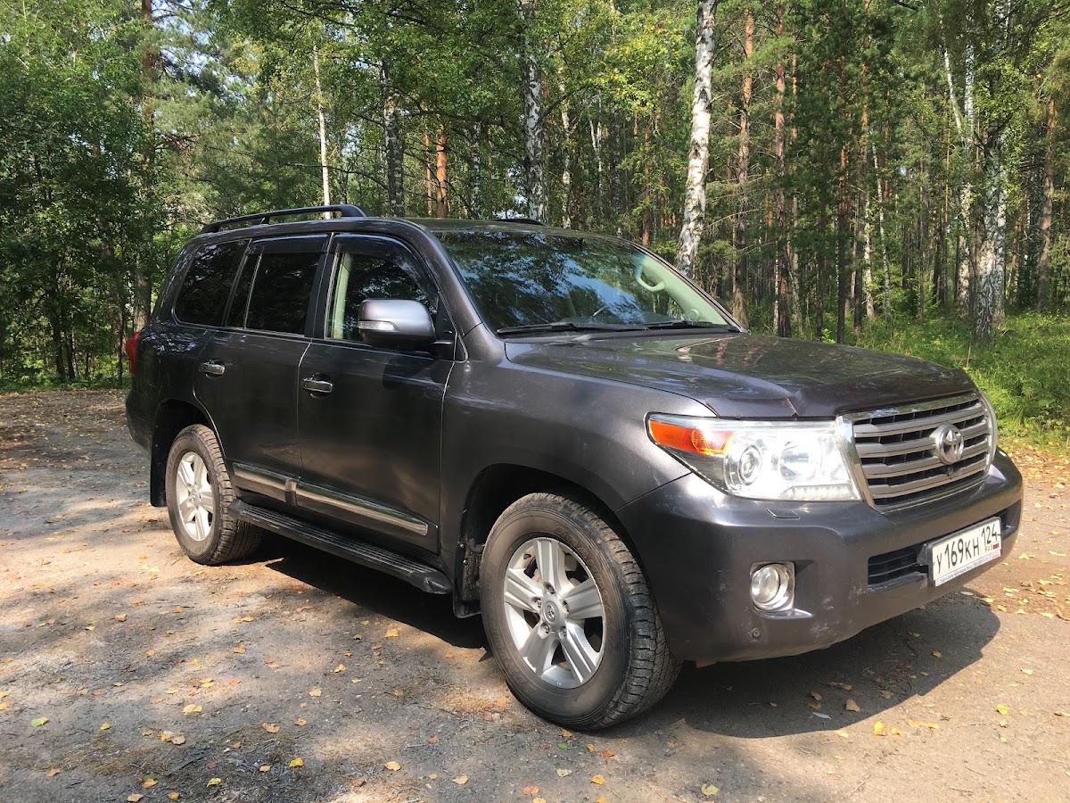 Toyota Land Cruiser 200 — кадр 2 из 8