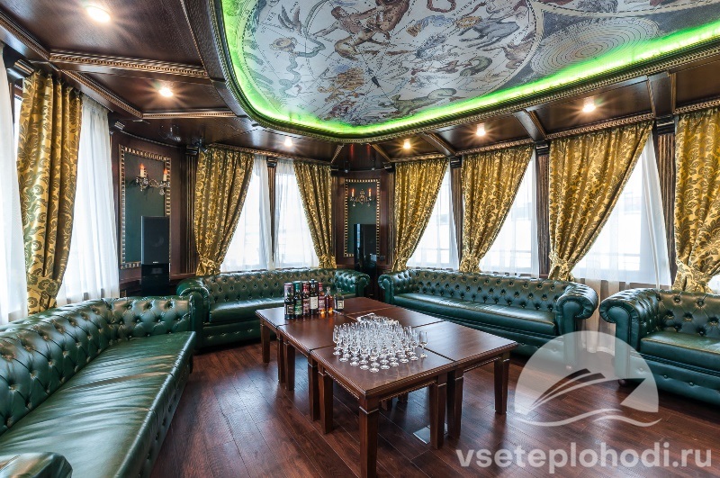 Теплоход Артурс