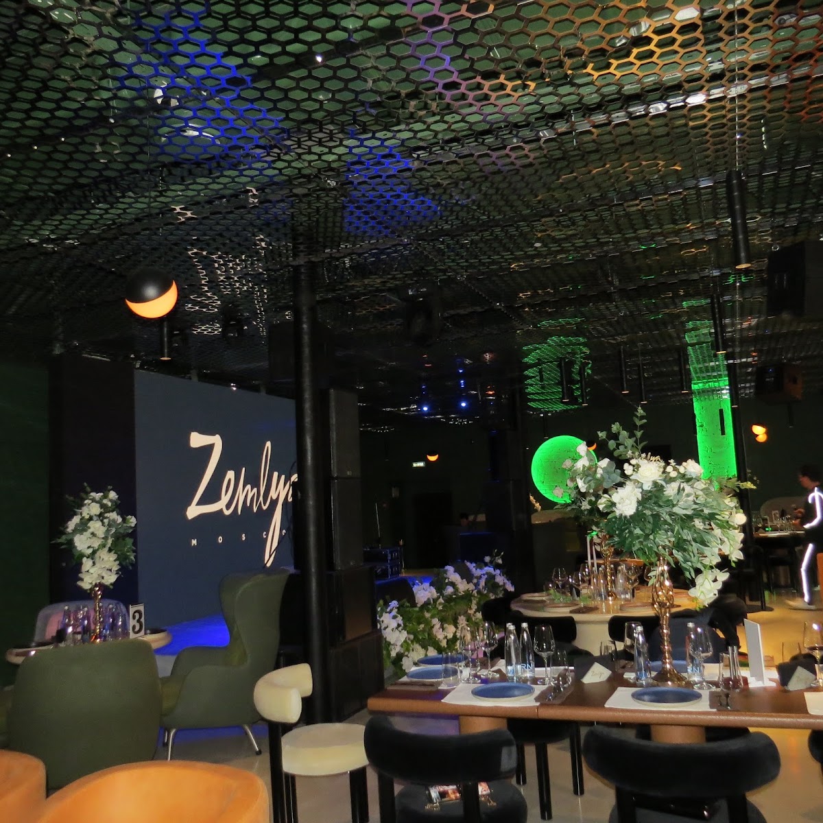 Оформление мероприятия в Планетарном ресторане Zemlya Moscow.