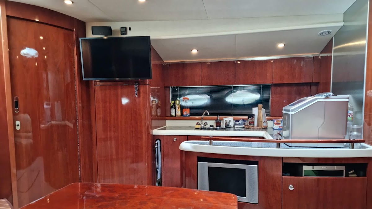 Интерьер и экстерьер Fairline Targa