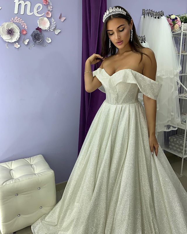 Свадебное платье — кадр 2 из 3