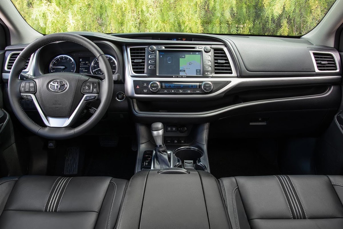 New Toyota Land Cruiser Prado — кадр 2 из 2