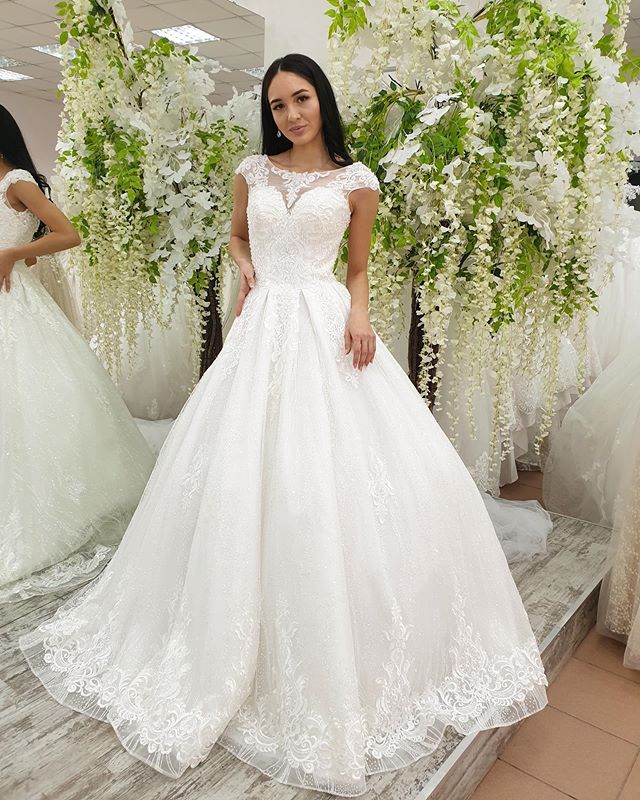 Свадебное платье — кадр 2 из 2