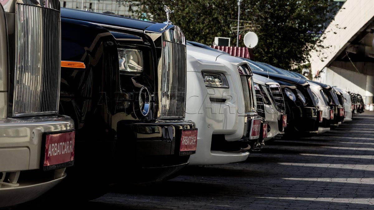 Rolls-Royce Phantom белый с бежевым салоном — кадр 5 из 29