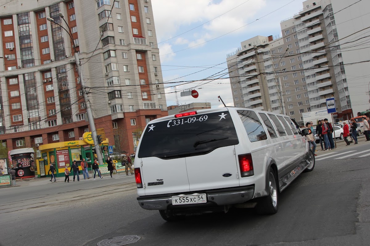 Ford Excursion — кадр 4 из 11