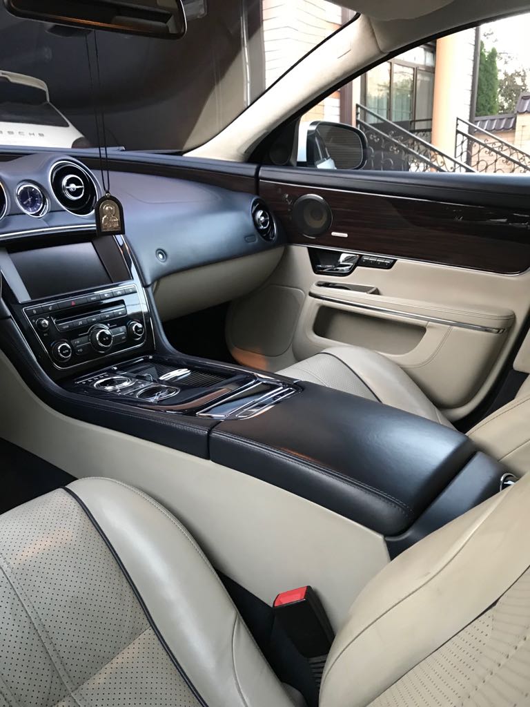 Ягуар XJ