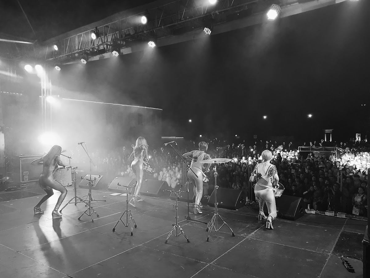 Барабанное шоу LOUD STREET GIRLS