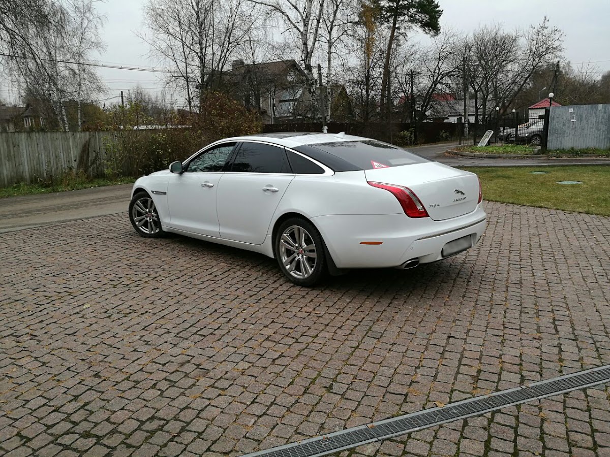 Jaguar XJ