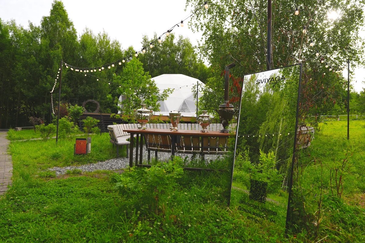 Домики и территория