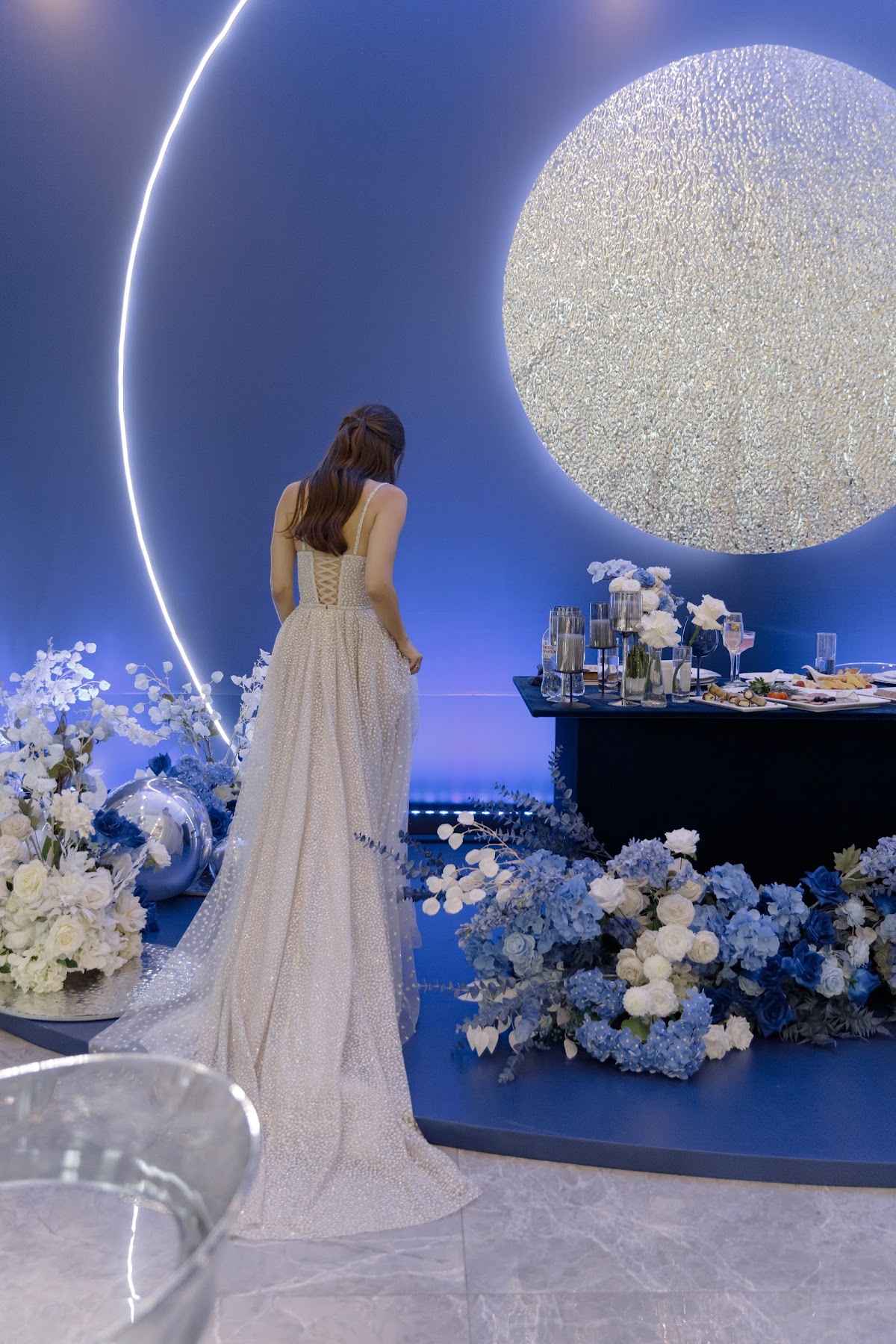 ЛУНА ОТРАЖАЕТ ЛЮБОВЬ