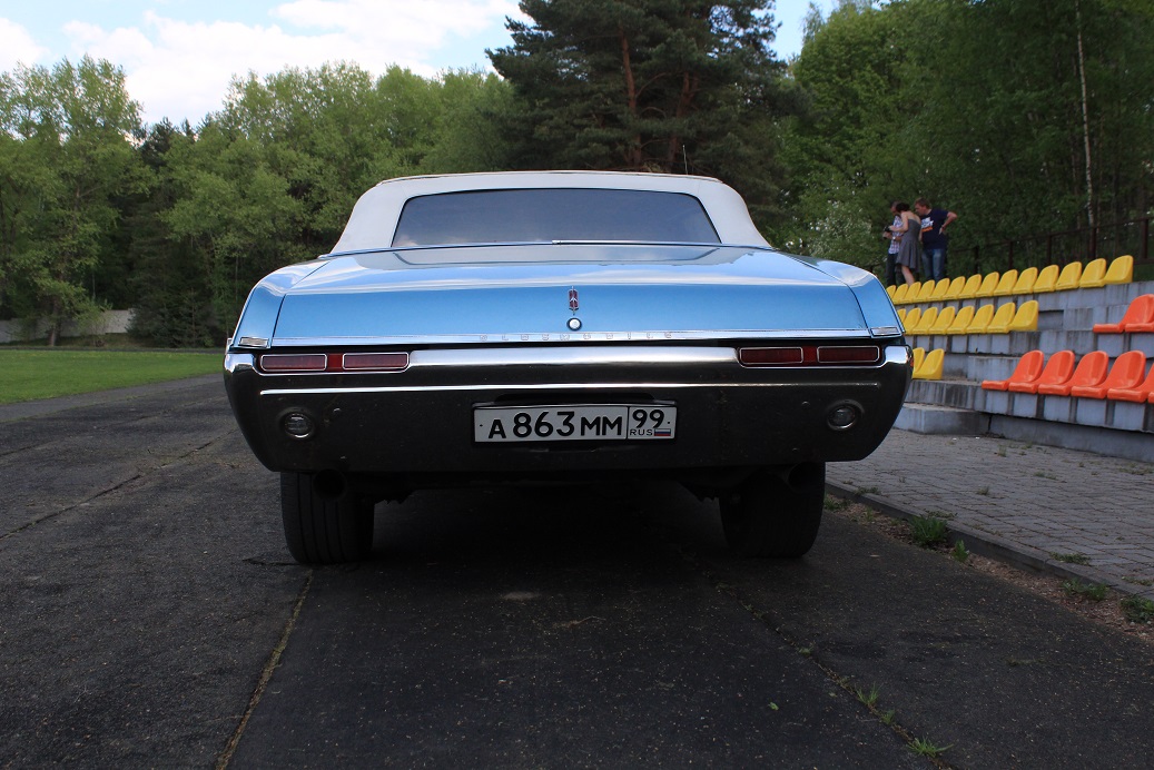 Oldsmobile Cutlass Cabrio 1968 — кадр 5 из 8