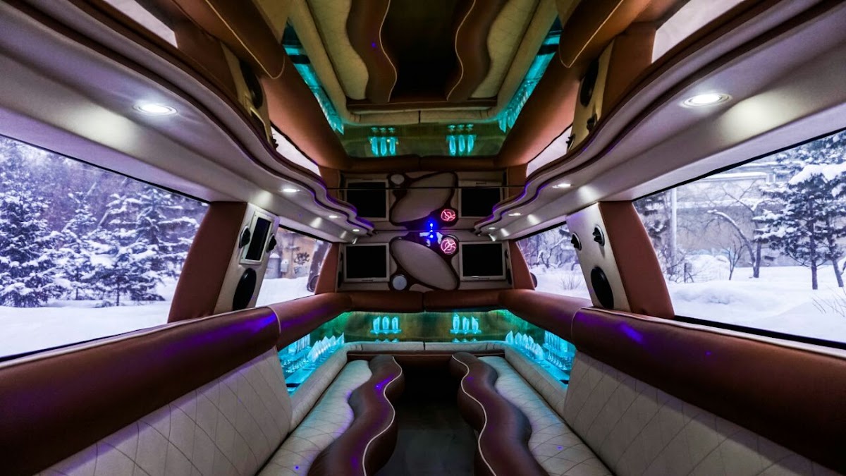 Cadillac Escalade 24 места