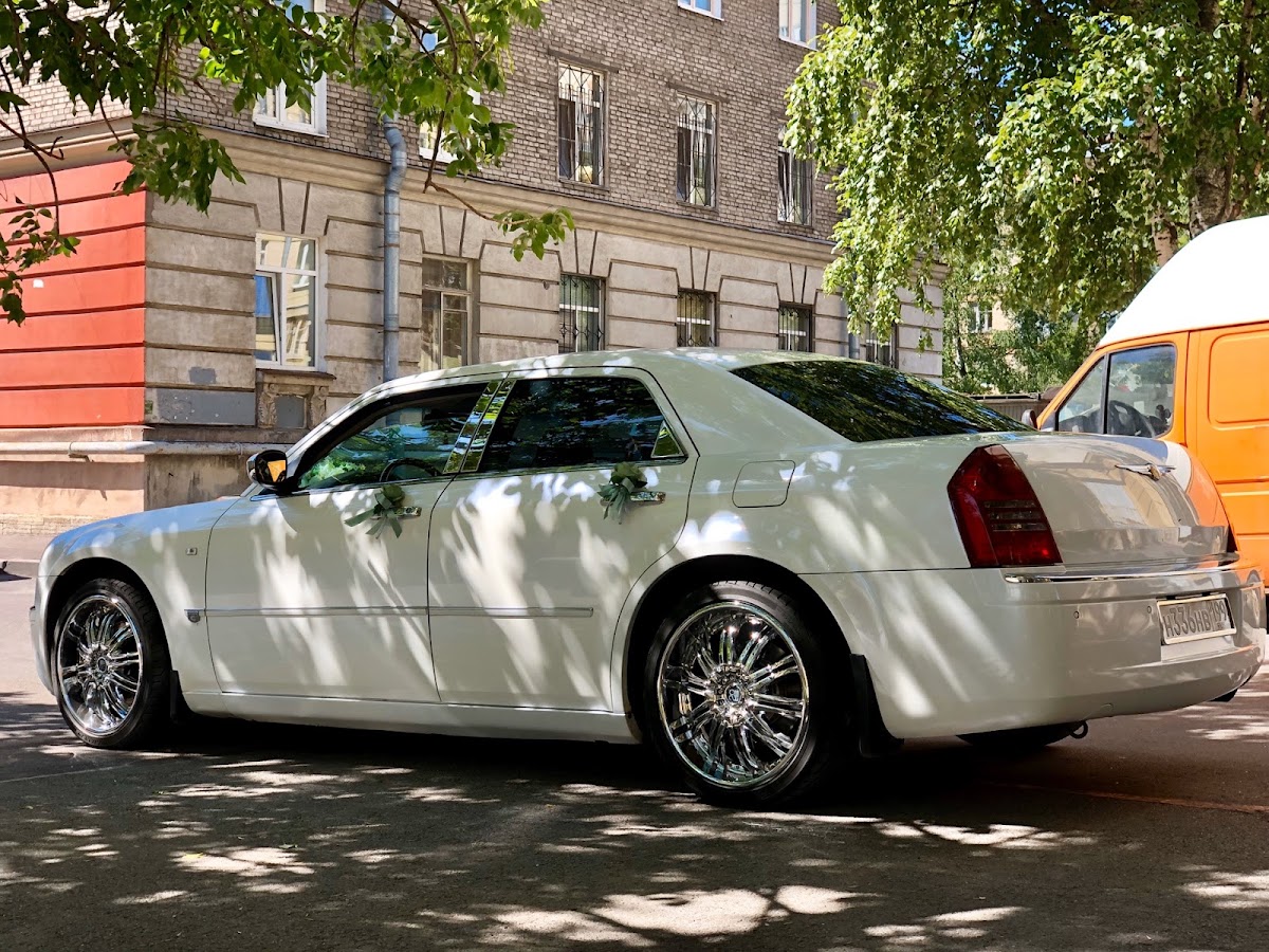 Chrysler 300С — кадр 5 из 9