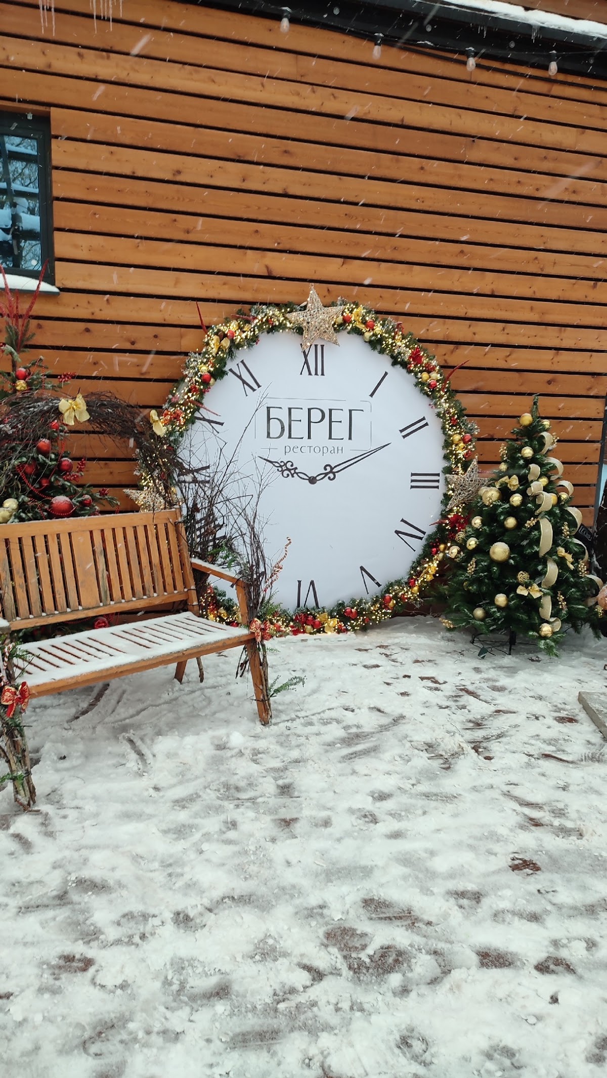 Новогоднее комплексное оформление ресторана Берег.