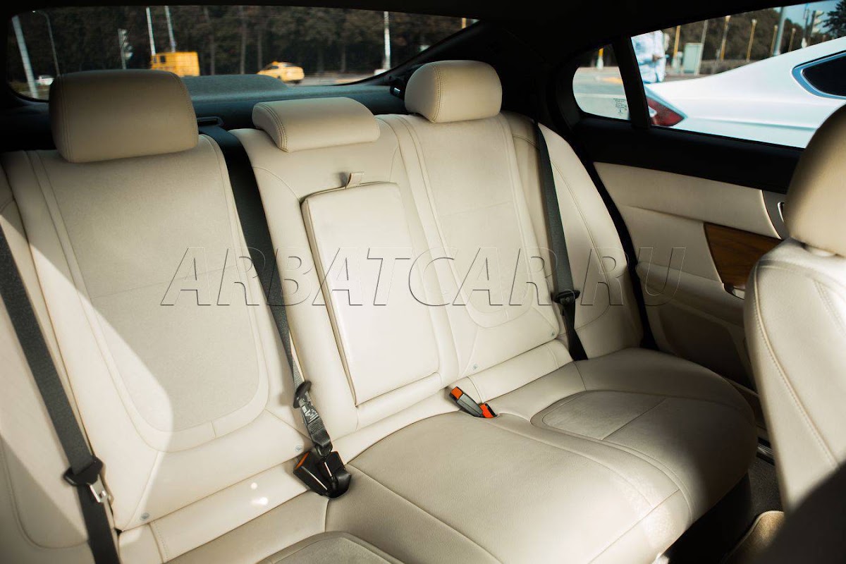 Jaguar XF черный на светлом салоне — кадр 5 из 6
