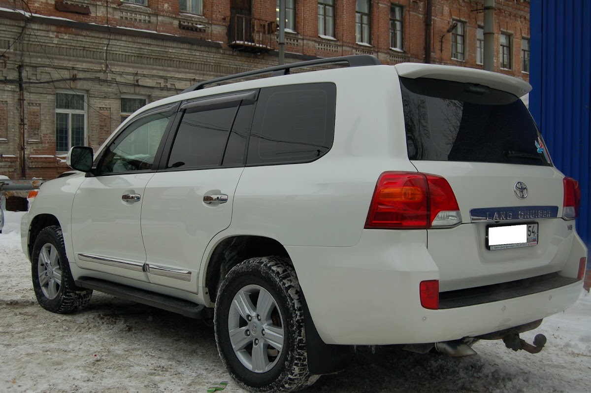 Toyota Land Cruiser 200 — кадр 2 из 7