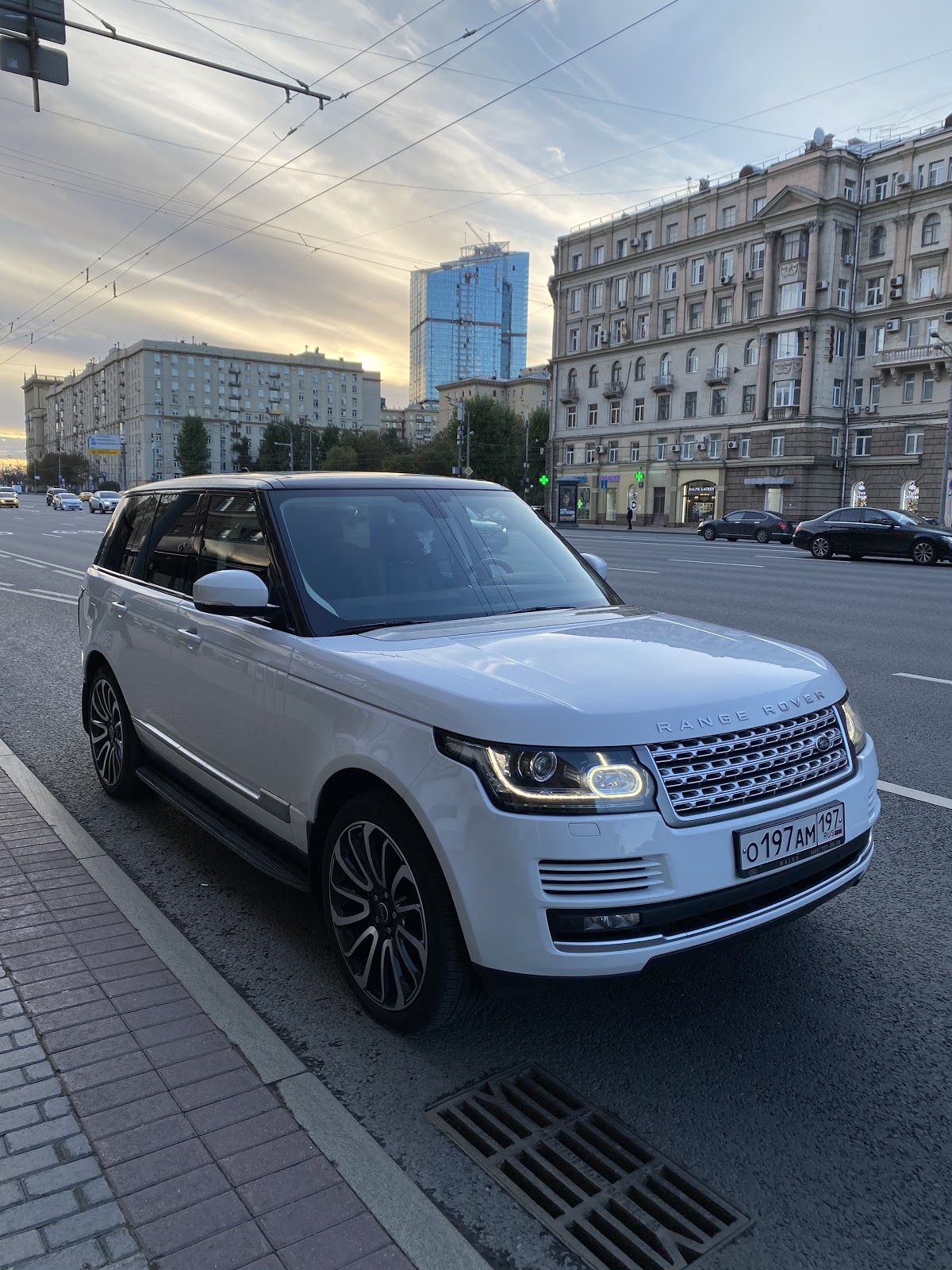 Белый Range Rover Vogue