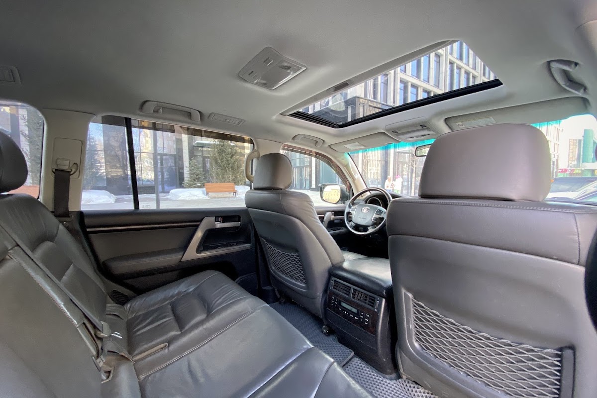 Toyota Land Cruiser 200 — кадр 3 из 14