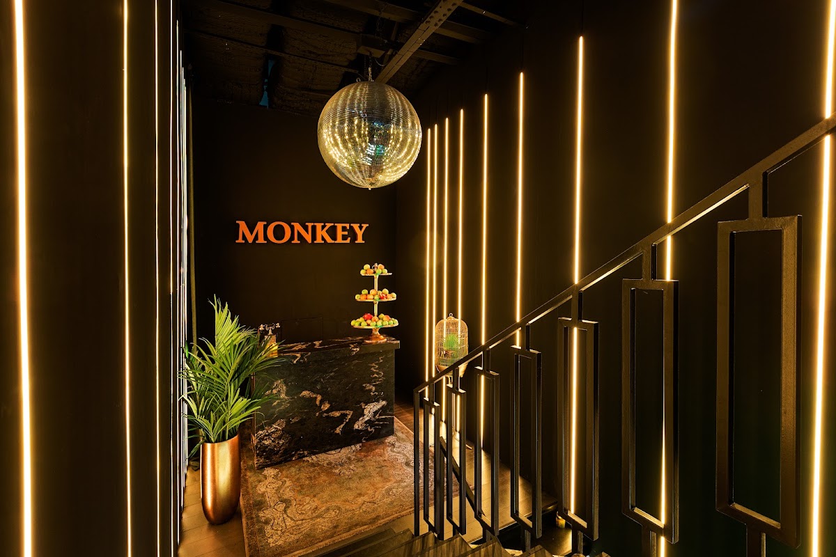 Monkey Lounge & Bar