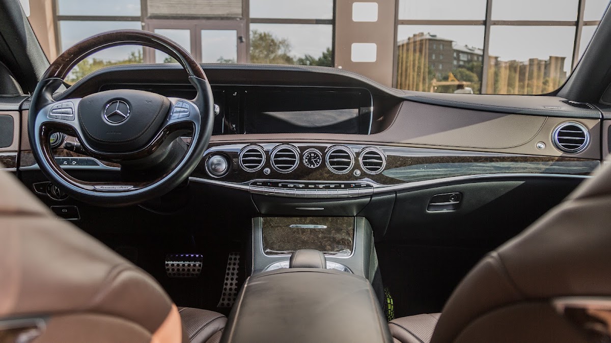 Mercedes S500 (w222) черный на темном салоне