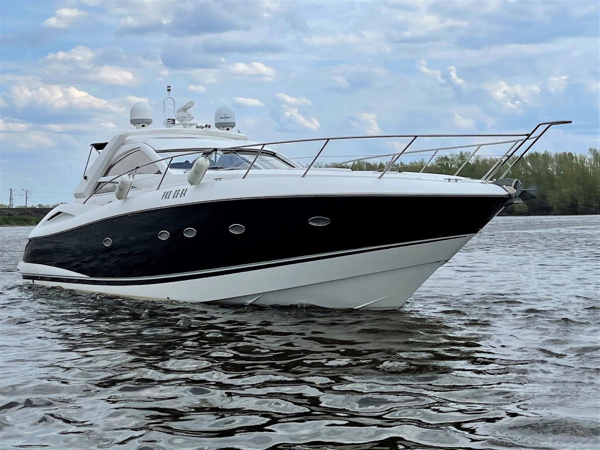 Яхта "Sunseeker Portofino 53"