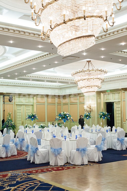 "THE RITZ-CARLTON"