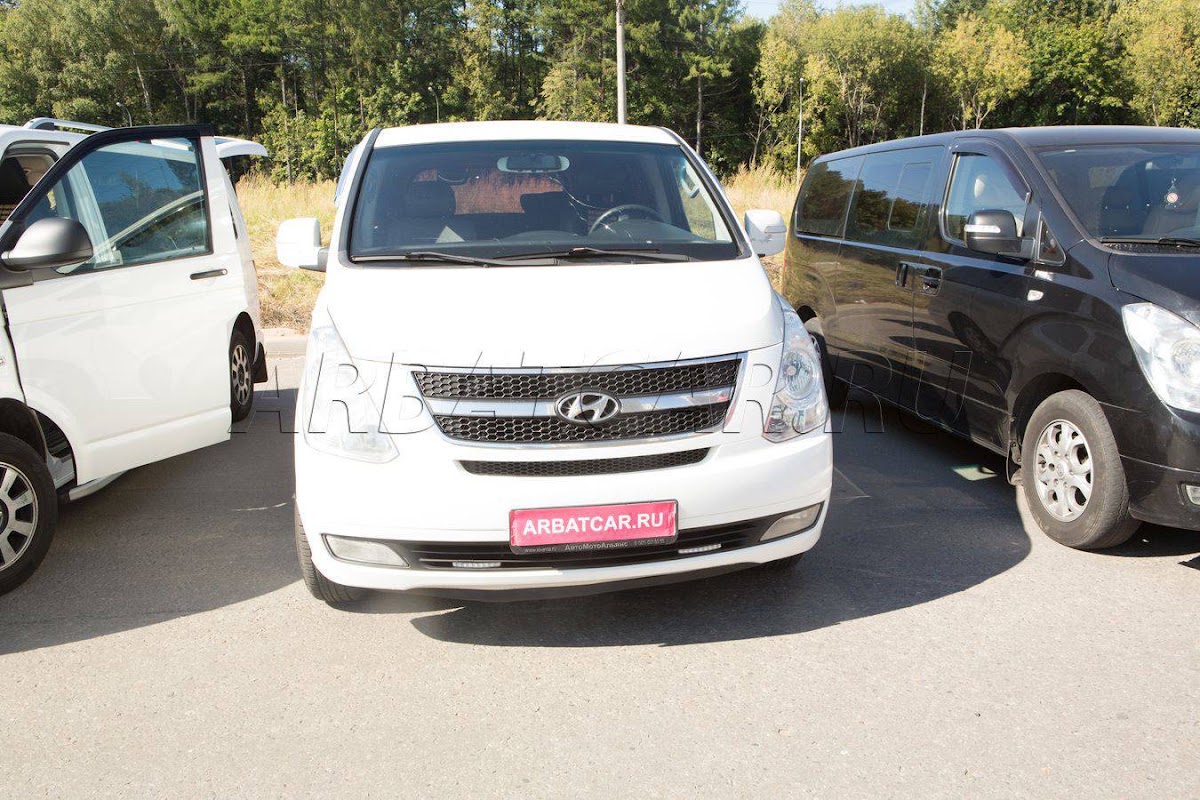 Hyundai Grand Starex белый, 10 мест — кадр 2 из 6