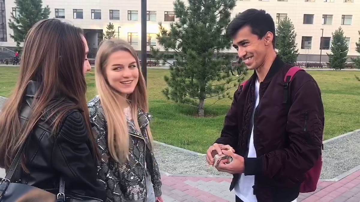 Иззат Султанов
