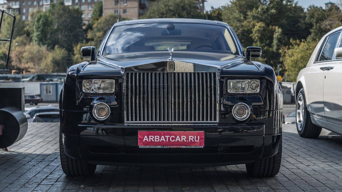 Rolls-Royce Phantom длинная база, черный — кадр 2 из 11