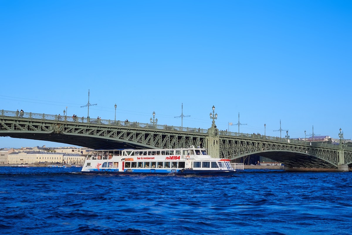 М194, теплоход-ресторан