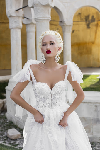 Confident Hibiscus — кадр 4 из 4