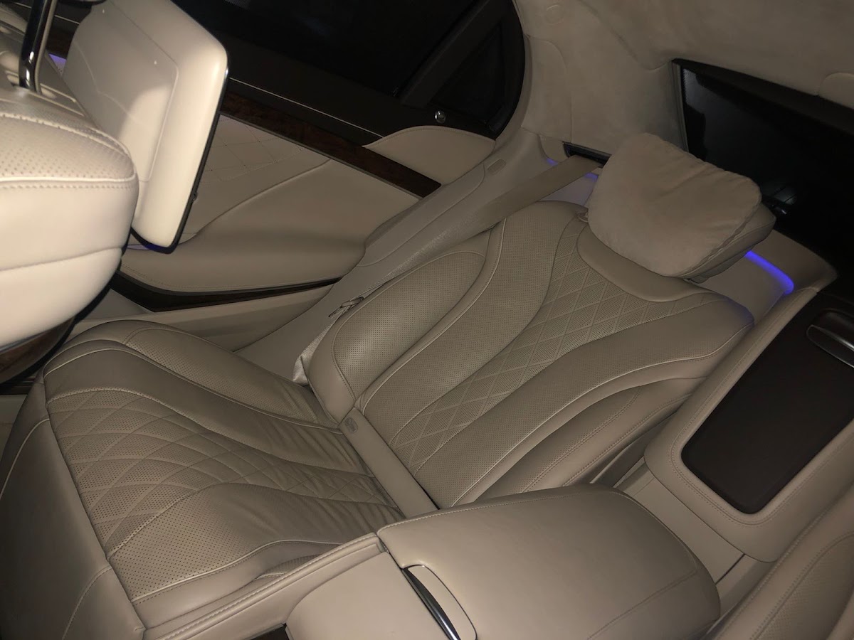 Maybach S500 белого цвета