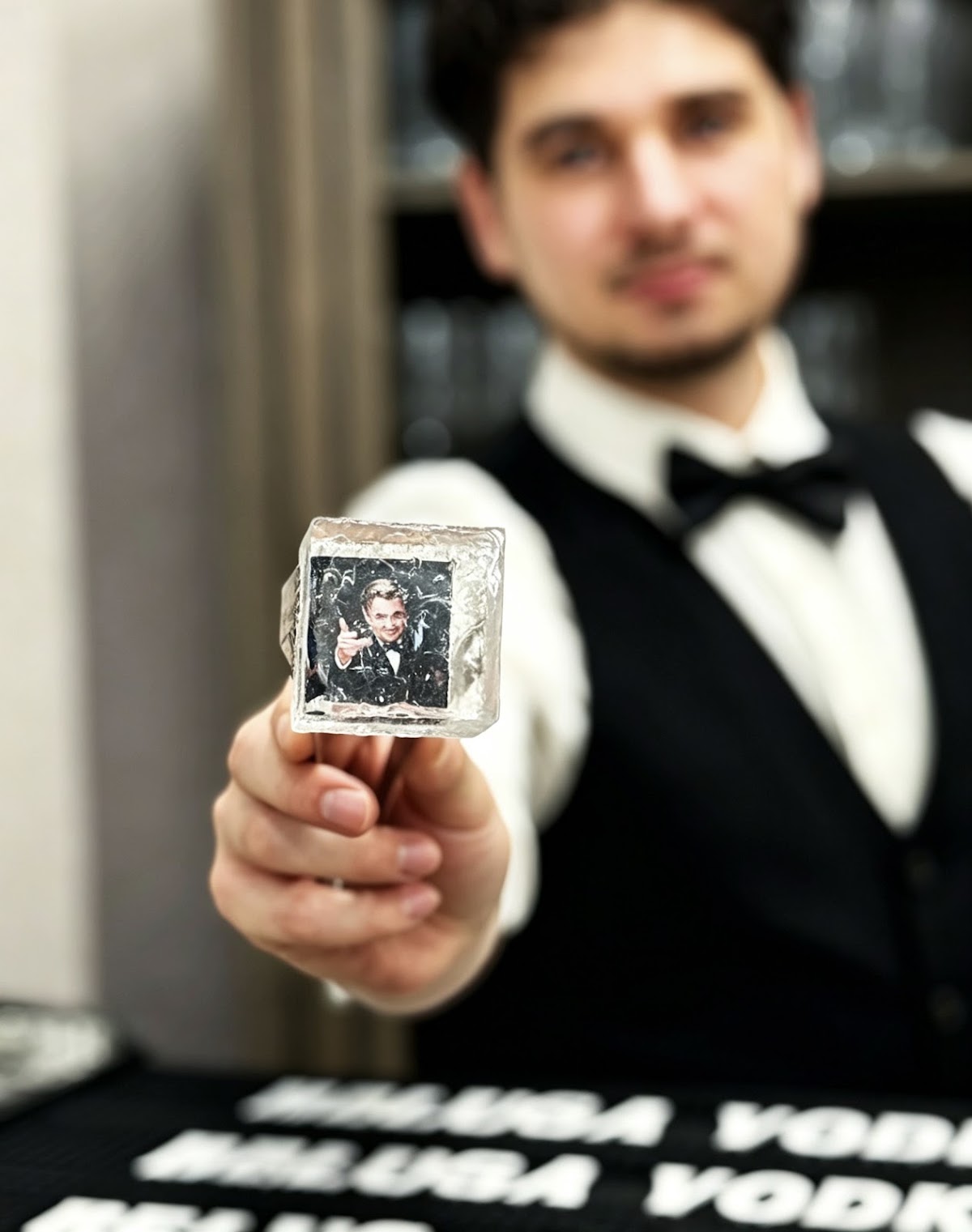The Bar — кадр 4 из 7