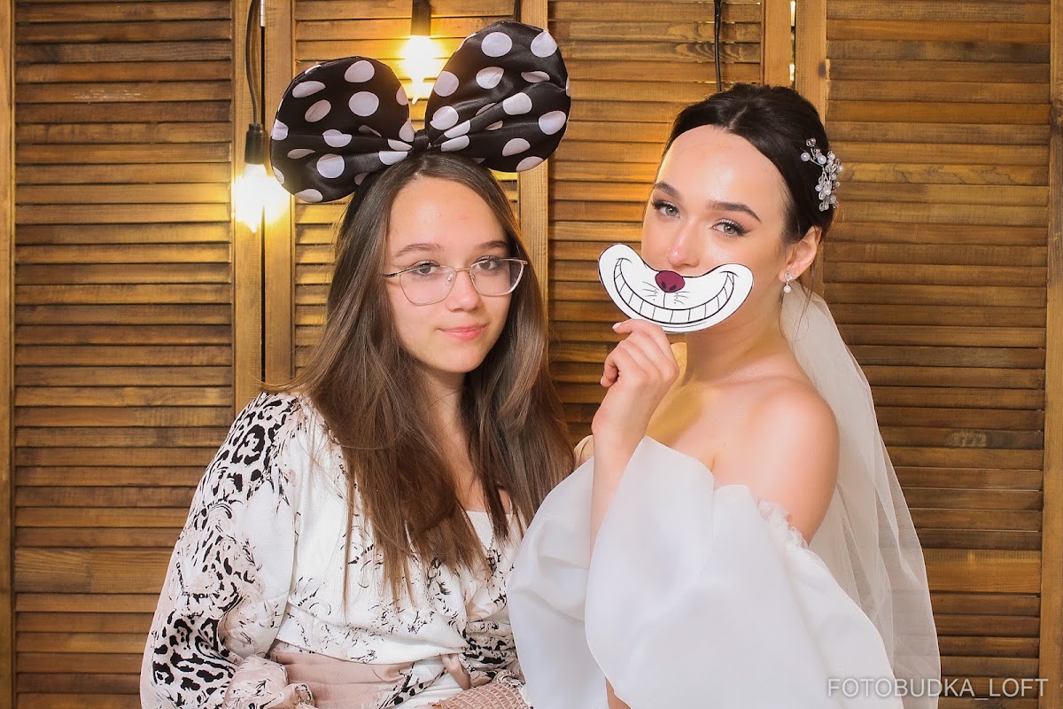 Фотобудка ЛОФТ в ресторане - Эмиральд