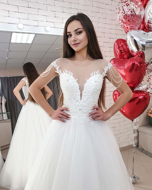 Свадебное платье — кадр 2 из 3