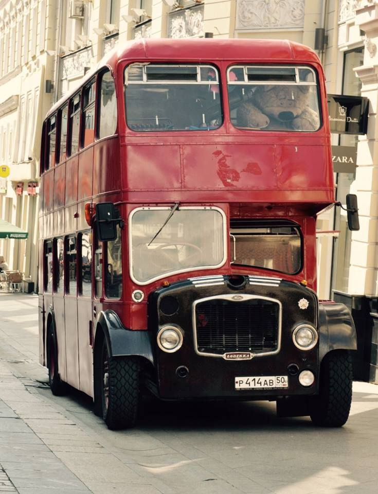 RED LONDON BUS